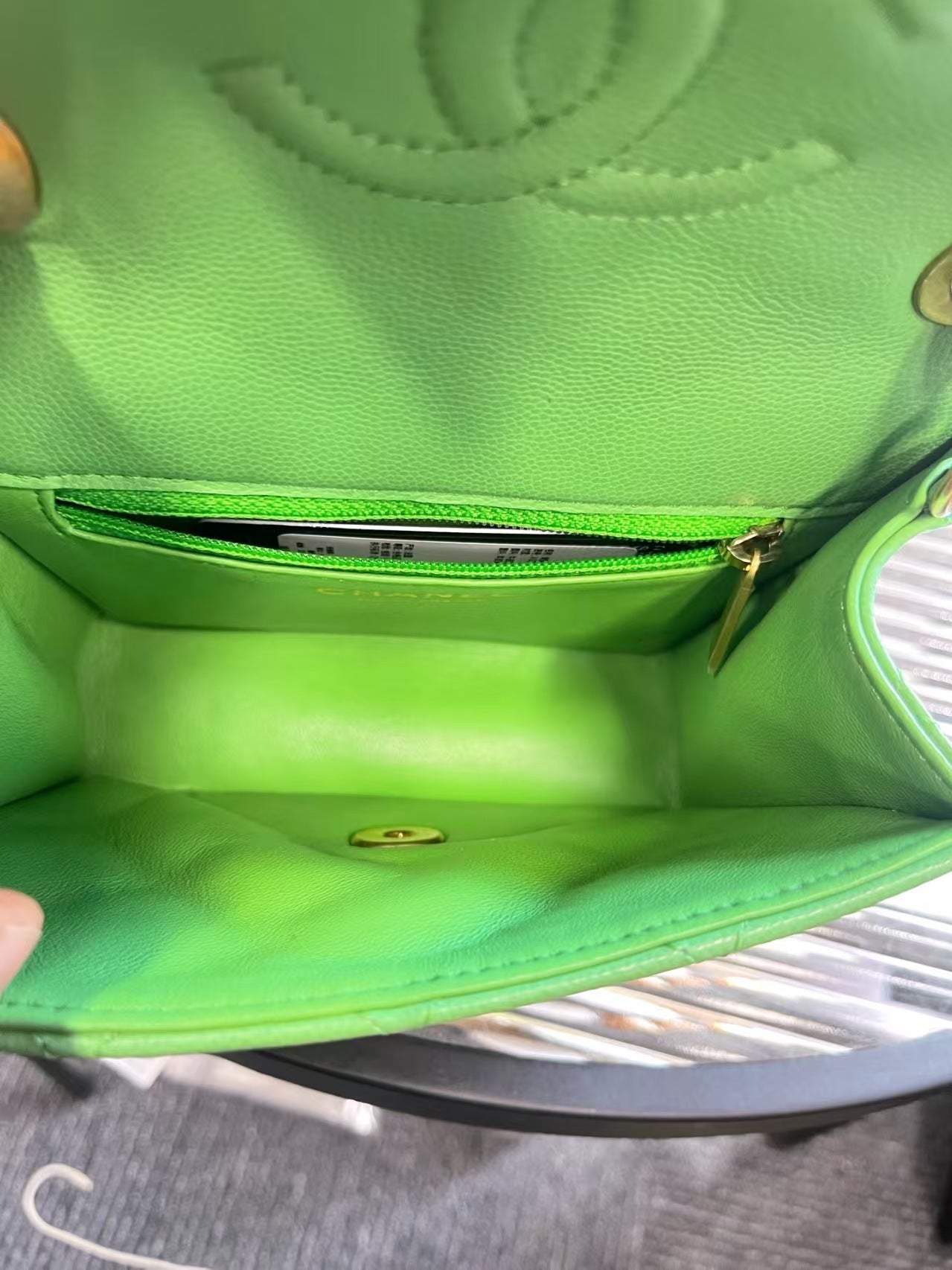preloved Chanel bag 21P Shoulder bag